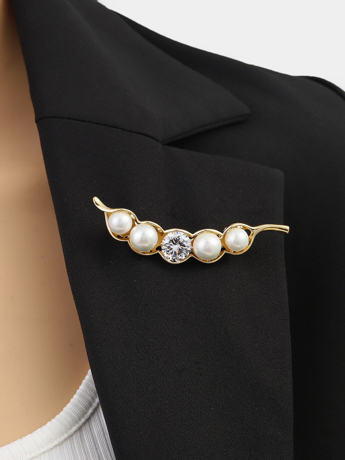 Xuhui brand premium copper plated with real gold, set with zircon beads and gold beans, fashionable and trendy high-quality brooches details Picture