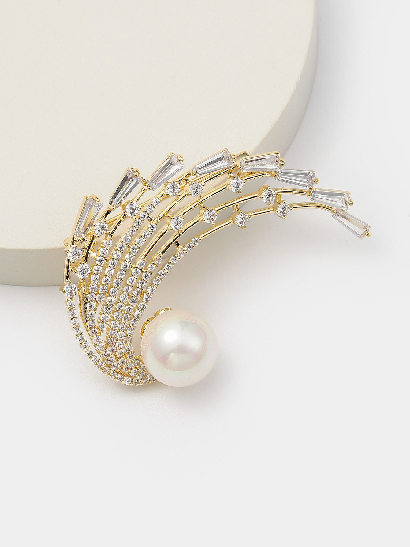 Xuhui brand premium copper plated with real gold and set with zircon multi-sided fashionable and trendy high-quality brooch Specification image