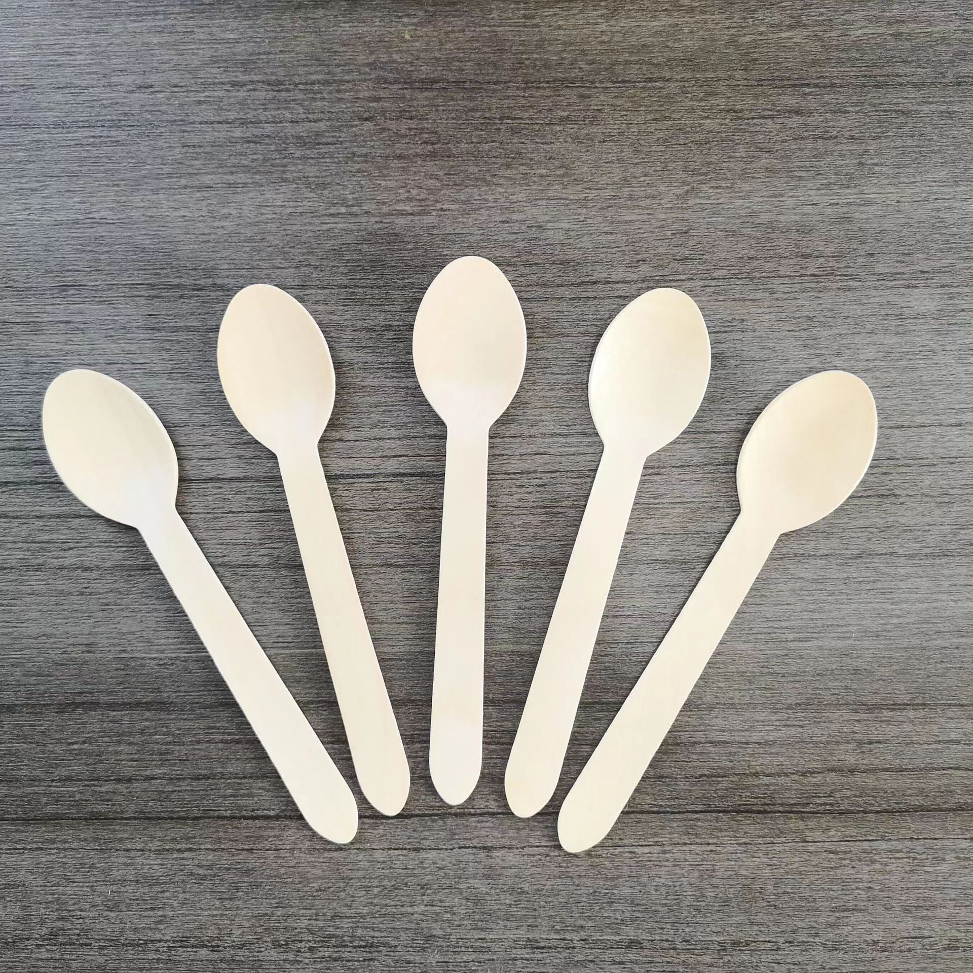 Yiwu Department Store disposable long-handled small wooden spoons, wooden spoons for desserts, cakes and ice cream, degradable wooden spoons Application Scenario
