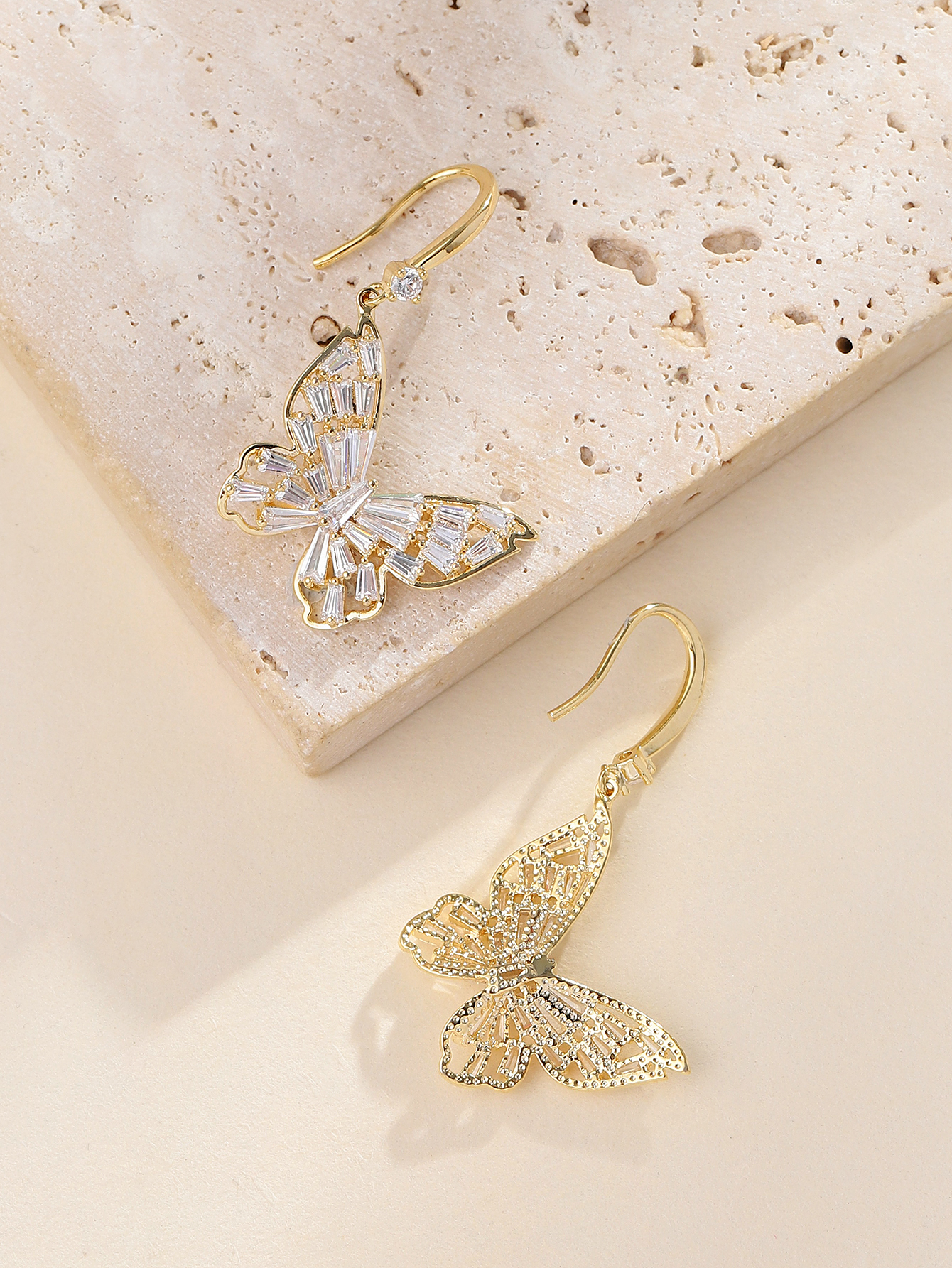 Xuhui brand's new stylish and exquisite copper-plated real gold butterfly ear hooks are simple, elegant and stylish Item Picture