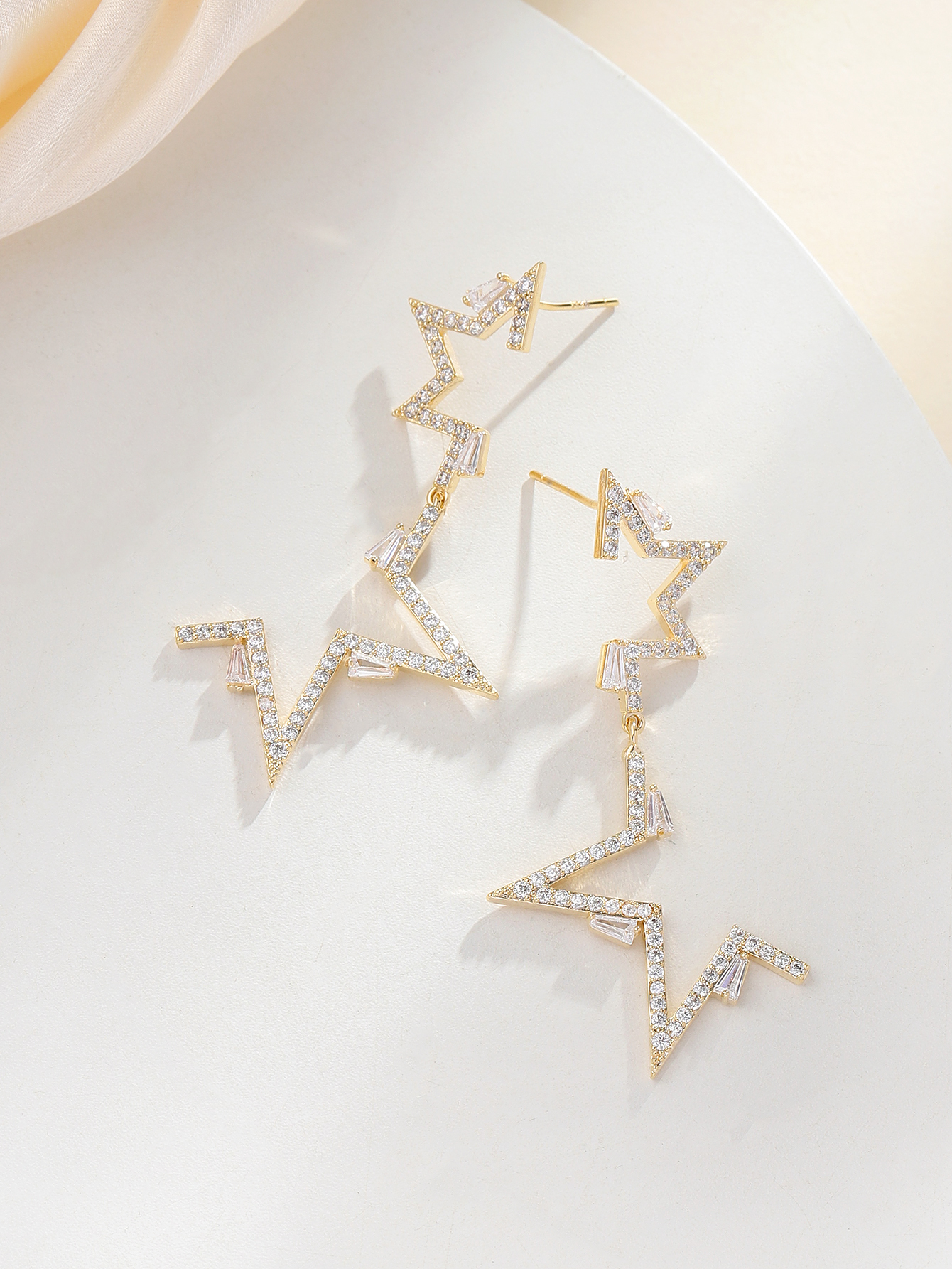 Xuhui brand's light luxury, fashionable and versatile 925 silver needle copper plated with real gold and set with zircon geometric personalized stud earrings Application Scenario