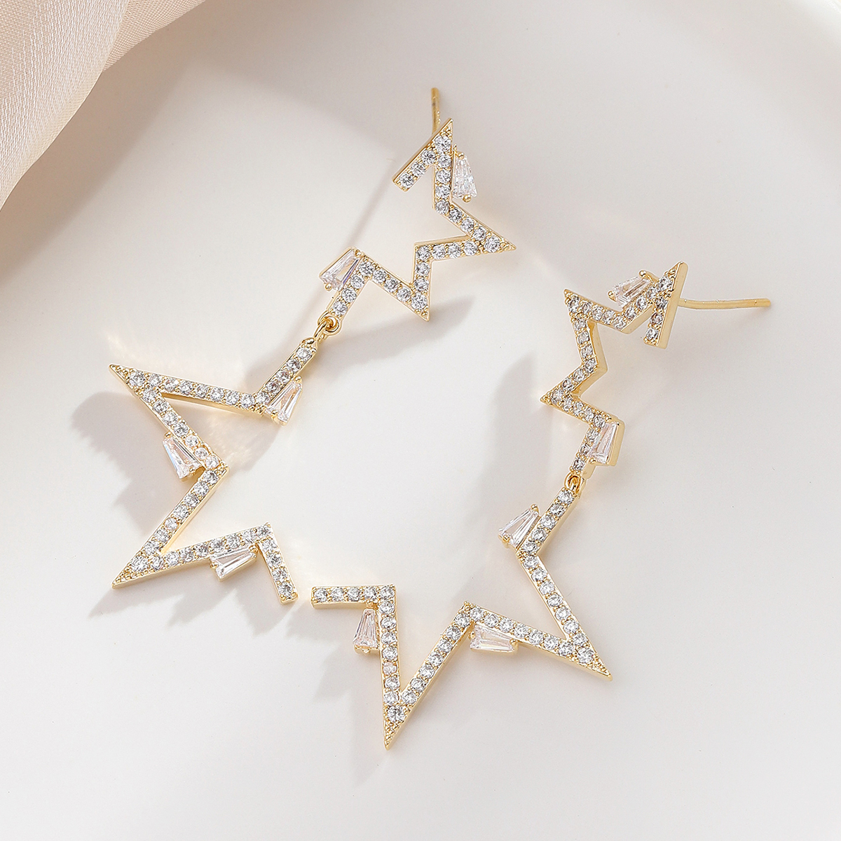 Xuhui brand's light luxury, fashionable and versatile 925 silver needle copper plated with real gold and set with zircon geometric personalized stud earrings