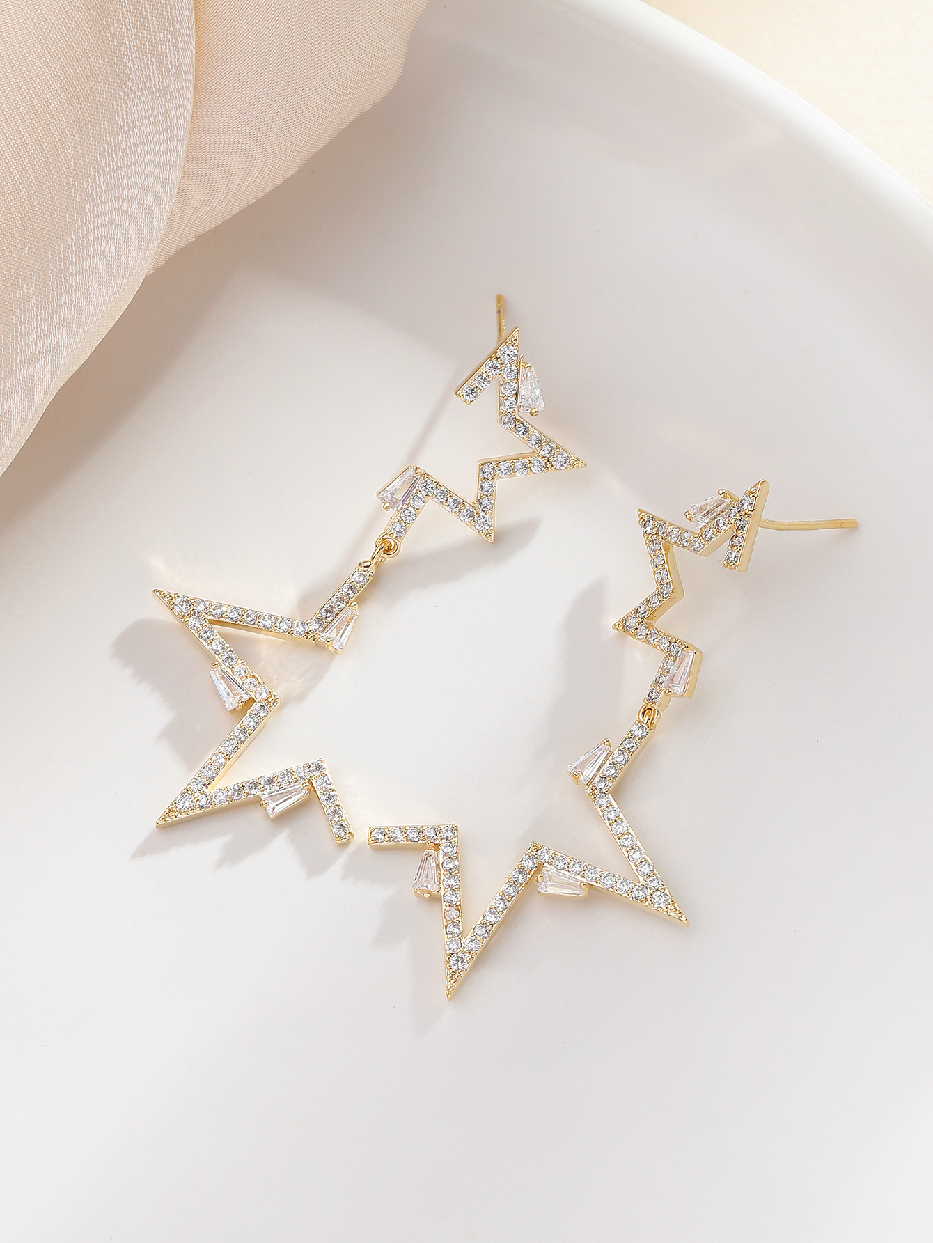 Xuhui brand's light luxury, fashionable and versatile 925 silver needle copper plated with real gold and set with zircon geometric personalized stud earrings details Picture