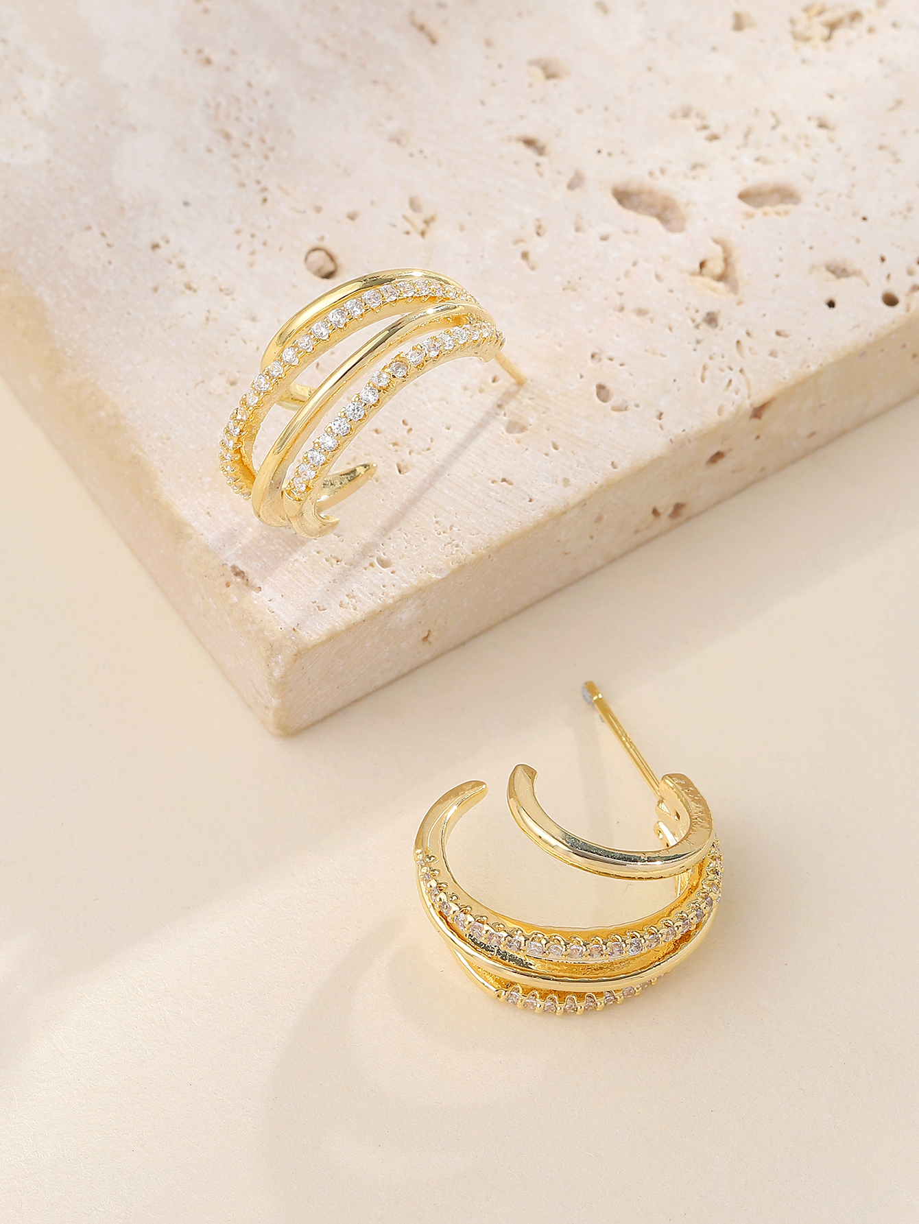 Xuhui brand exquisite and light luxury copper plated with real gold and zircon 925 silver needle C ring earrings, fashionable and elegant Item Picture