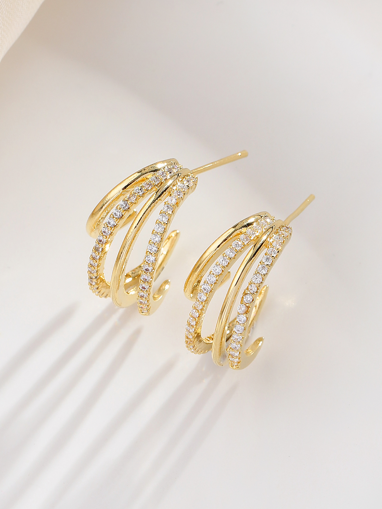 Xuhui brand exquisite and light luxury copper plated with real gold and zircon 925 silver needle C ring earrings, fashionable and elegant details Picture