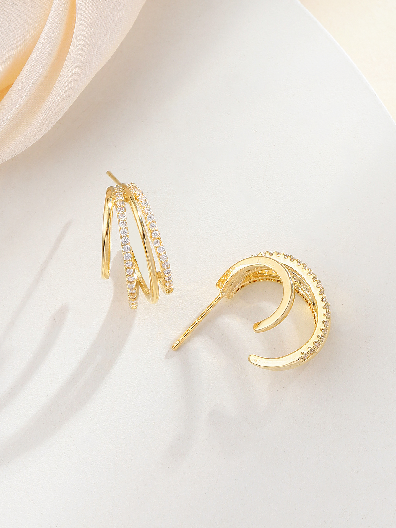 Xuhui brand exquisite and light luxury copper plated with real gold and zircon 925 silver needle C ring earrings, fashionable and elegant Application Scenario