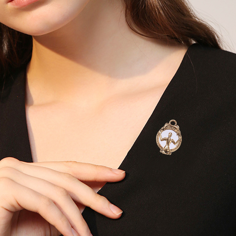 Factory direct sales of creative and light luxury Korean version new best-selling cartoon ancient gold beauty head oil stone water diamond creative retro brooch, simple and fashionable accessory pin in stock