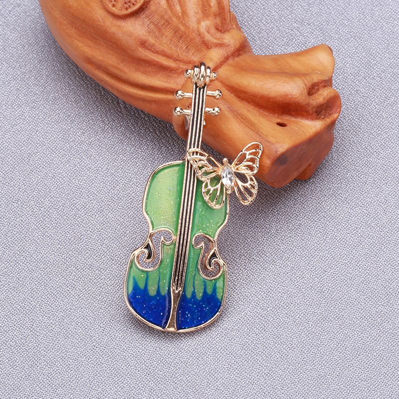 Factory direct sales of creative and light luxury Korean style new best-selling cartoon cute guitar oil-drip stone water diamond creative retro brooch, simple and fashionable accessory pin in stock details Picture