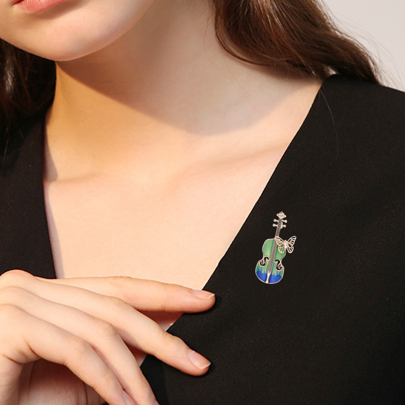 Factory direct sales of creative and light luxury Korean style new best-selling cartoon cute guitar oil-drip stone water diamond creative retro brooch, simple and fashionable accessory pin in stock