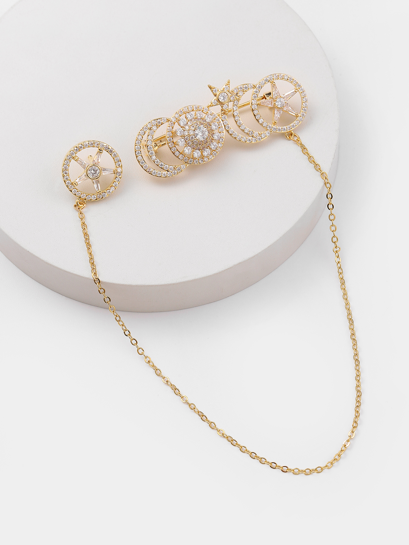 Xuhui brand premium copper plated with real gold and set with zircon, retro rotating star and moon, fashionable and trendy high-quality brooch Application Scenario