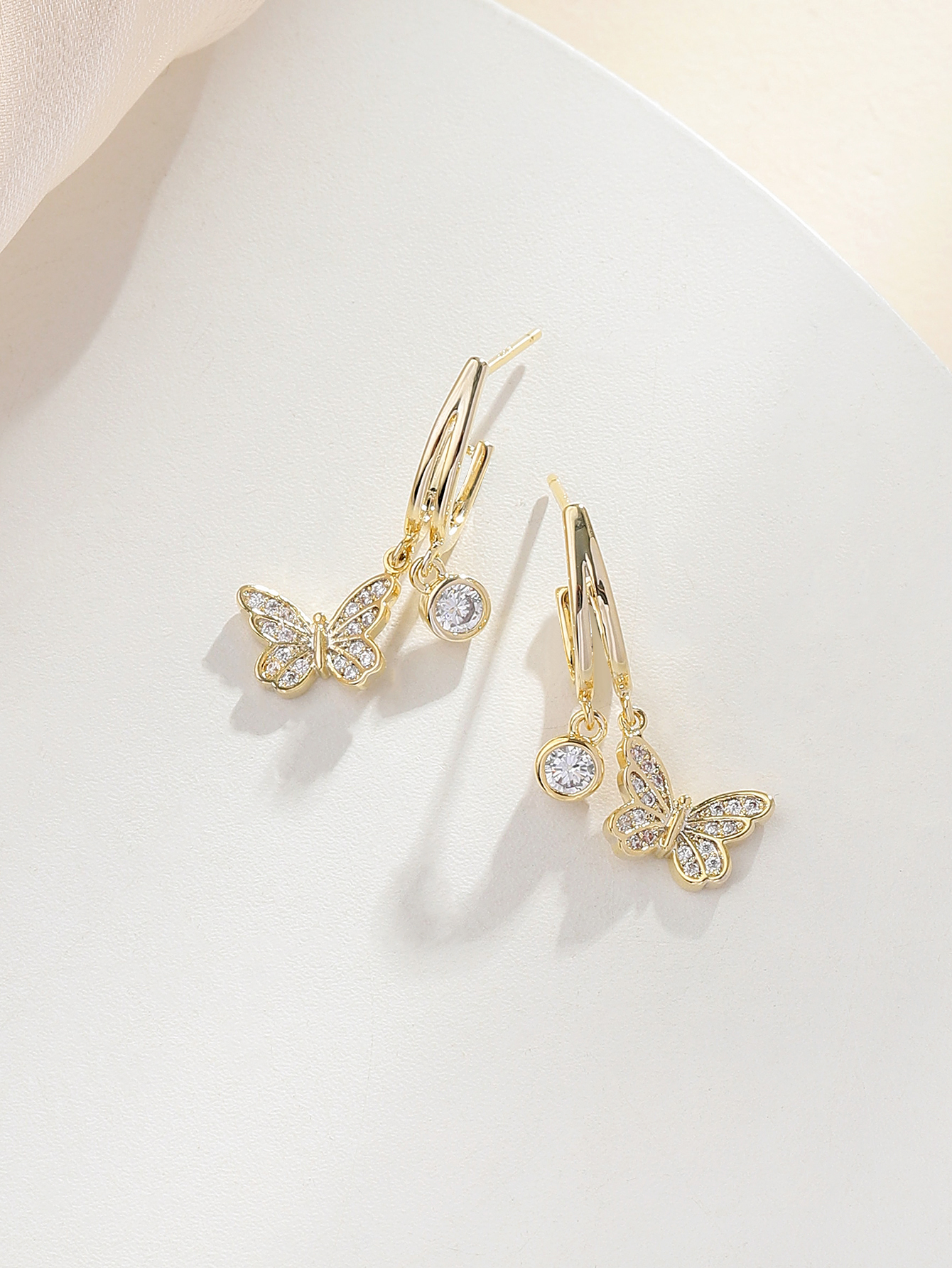 Xuhui brand's light luxury, fashionable and versatile 925 silver needle copper plated with real gold and zirconia butterfly stud earrings Specification image