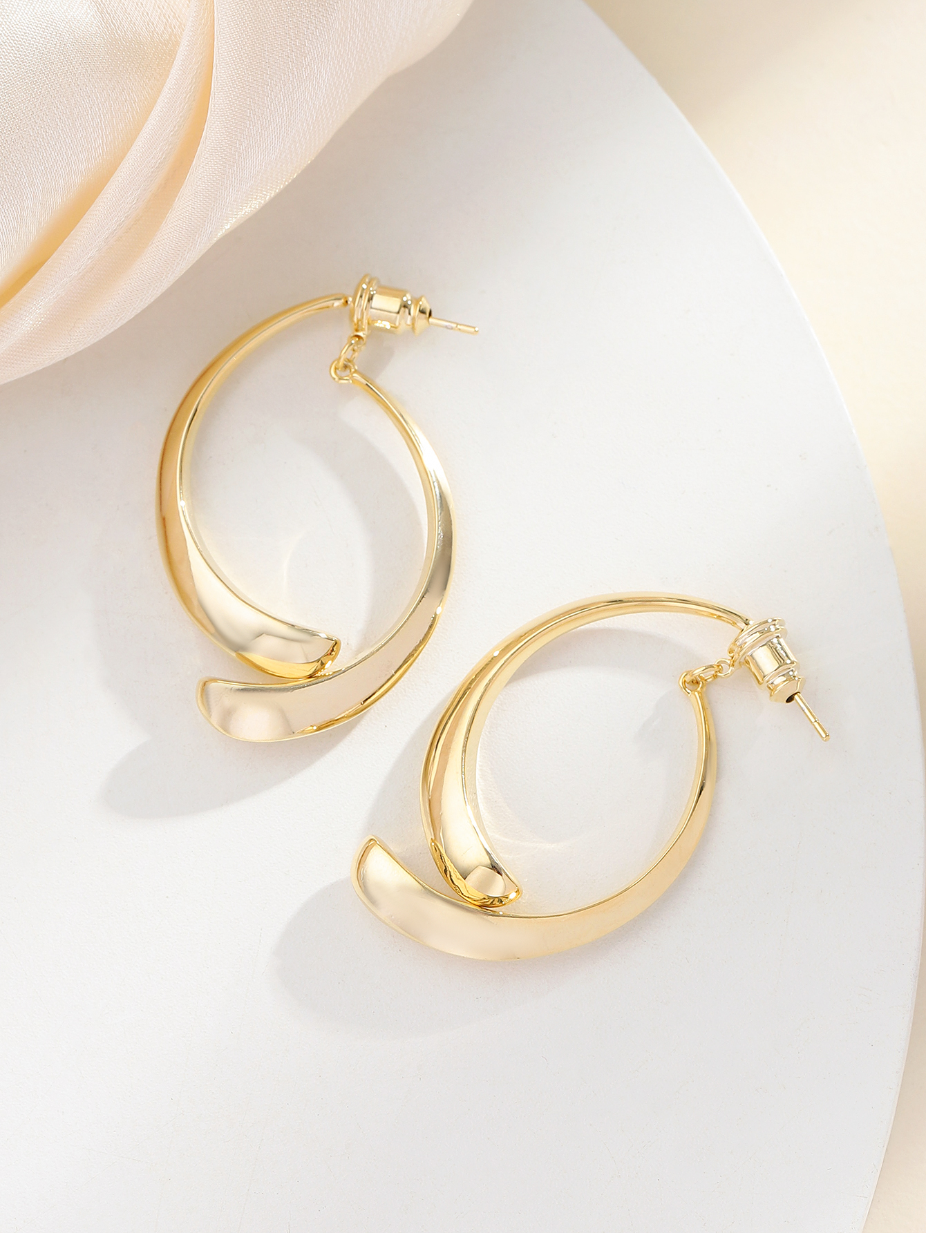 Xuhui brand's light luxury, fashionable and versatile 925 silver needle copper plated with real gold geometric detachable ear studs and earrings Specification image