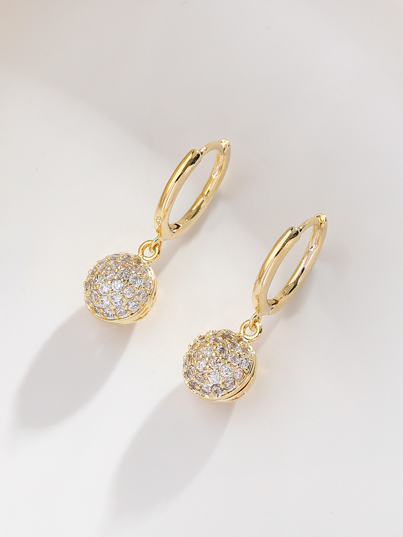 Xuhui brand's exquisite and fashionable 925 silver needle zircon luxurious and elegant round ear buckles are a splendid jewelry gift for women details Picture