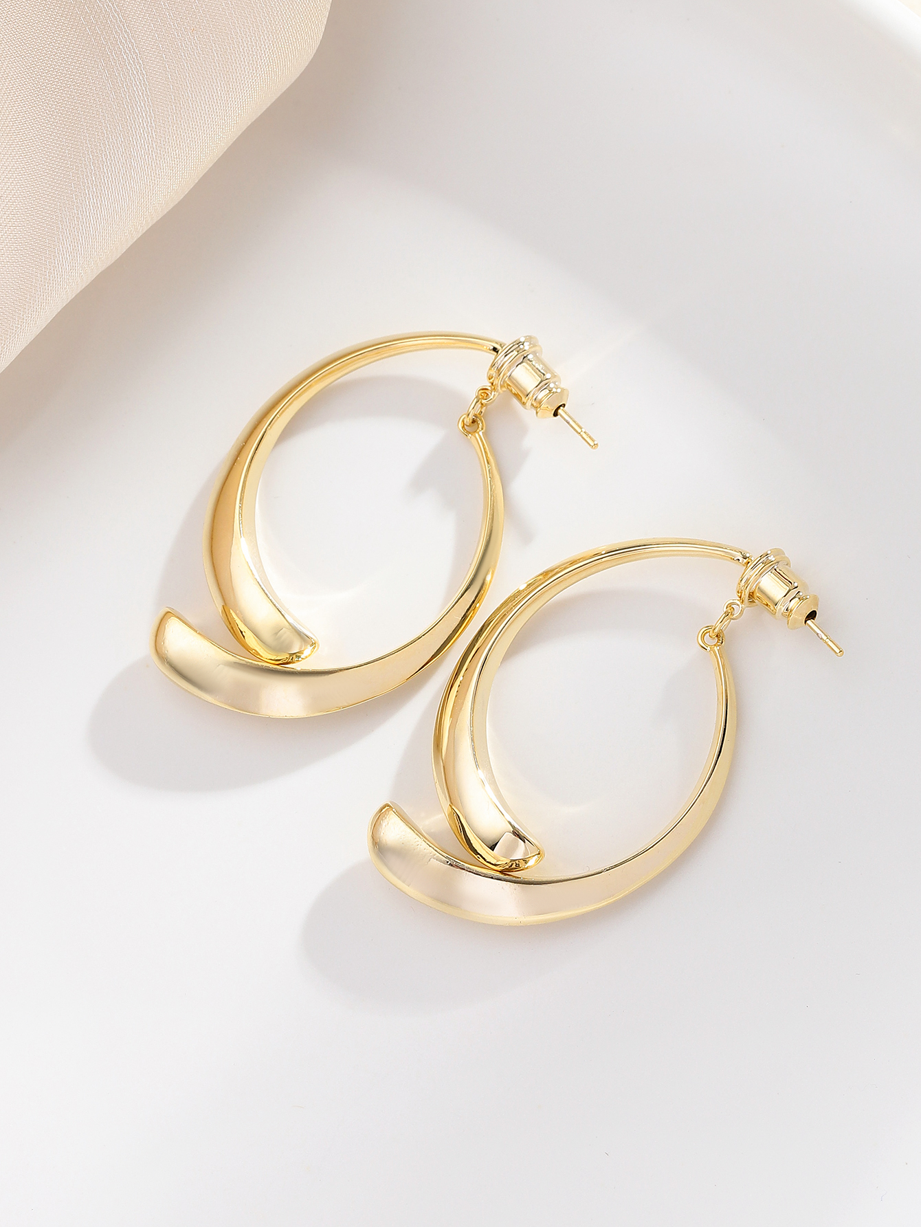 Xuhui brand's light luxury, fashionable and versatile 925 silver needle copper plated with real gold geometric detachable ear studs and earrings details Picture