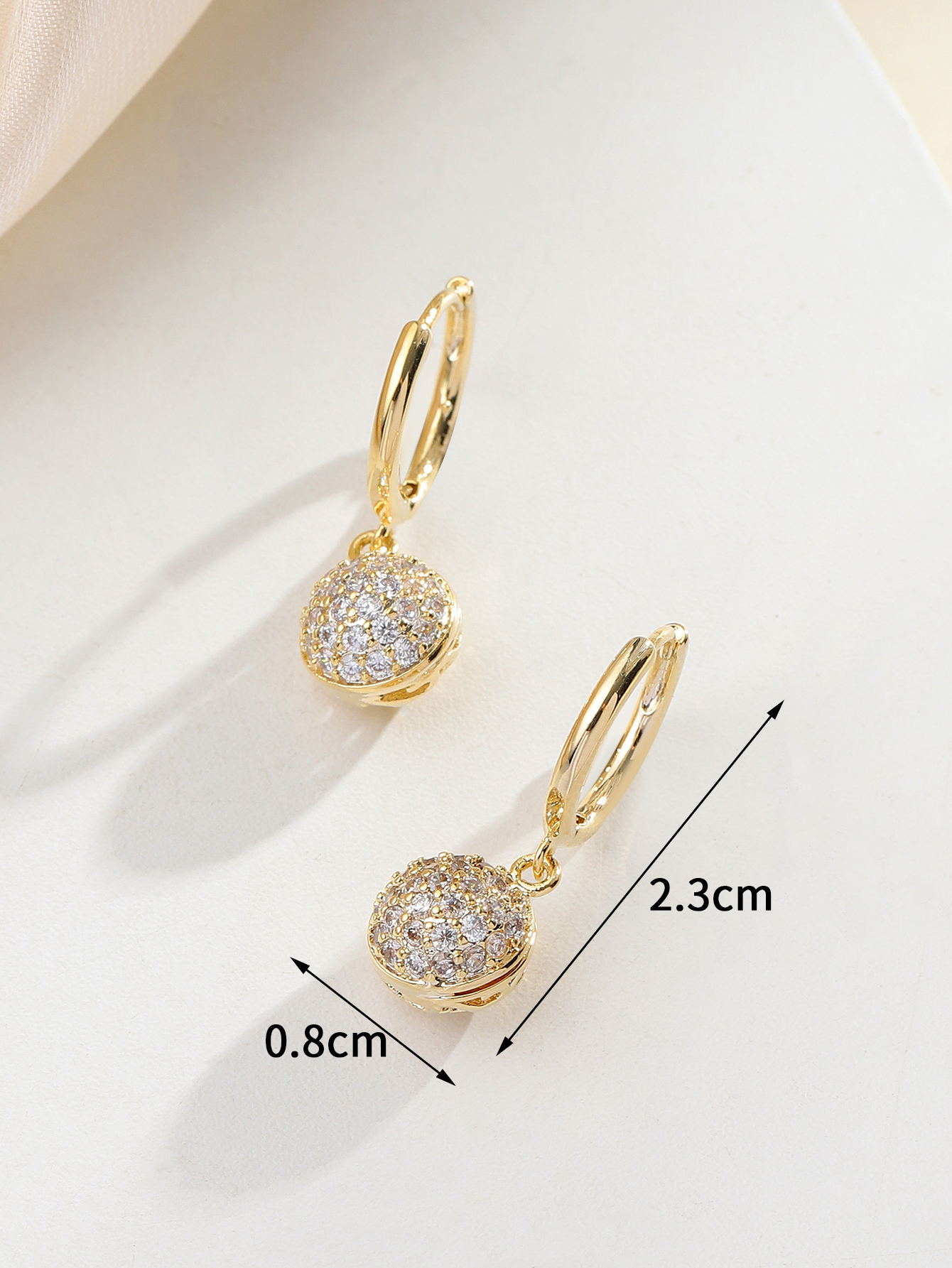 Xuhui brand's exquisite and fashionable 925 silver needle zircon luxurious and elegant round ear buckles are a splendid jewelry gift for women Application Scenario