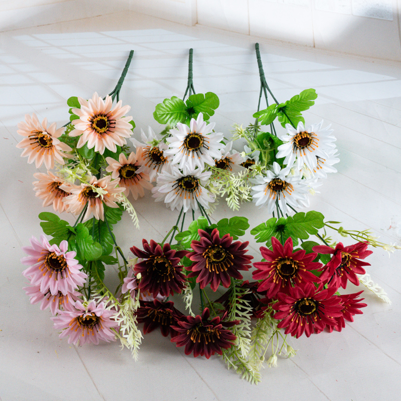 Direct sales of artificial flowers from the manufacturer: 5-head artificial flower bouquets and ornaments, featuring Xinwei heart-pointed chrysanthemums Specification image