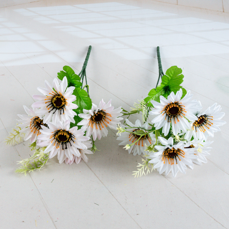 Direct sales of artificial flowers from the manufacturer: 5-head artificial flower bouquets and ornaments, featuring Xinwei heart-pointed chrysanthemums Application Scenario