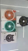 The 082 cartoon charging fan comes in three colors: pink, blue and black, with one setting. It is a handheld fan that is easy to carry details Picture
