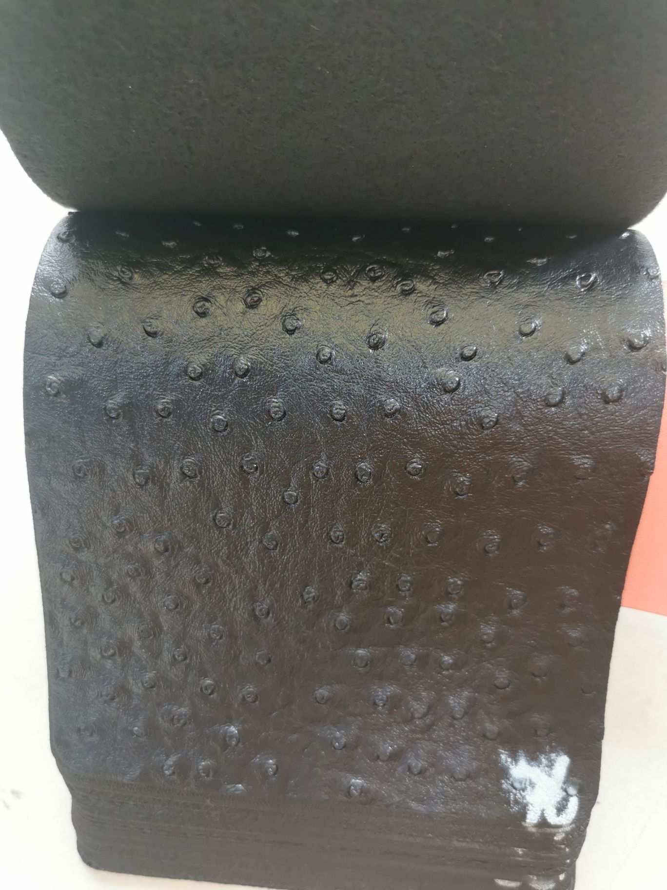 Black single-needle leather texture detail image 3