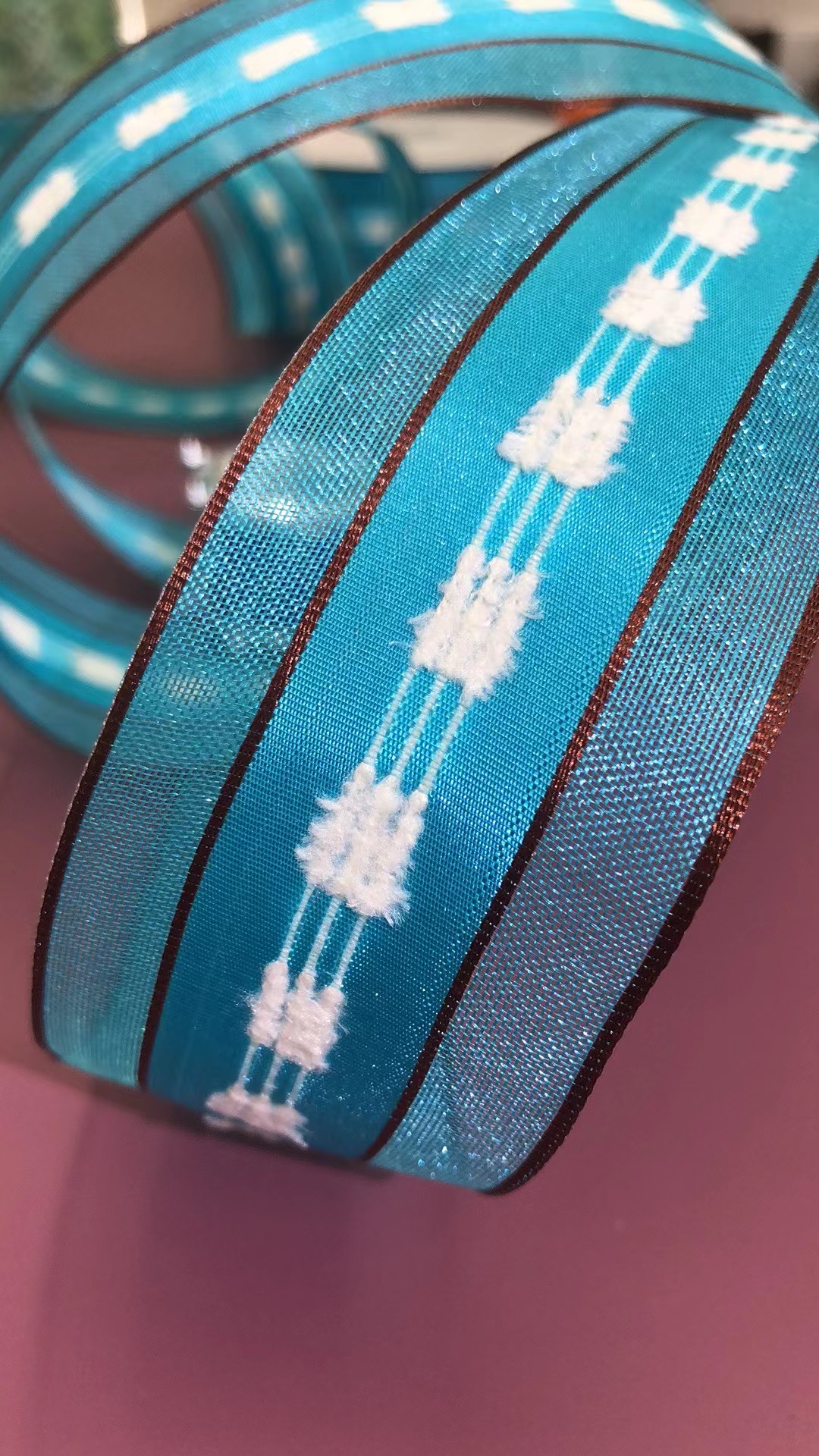 货号：1174圣诞礼品包装装饰DIY蓝色雪纱跳白点双边铁丝织带3.8cm