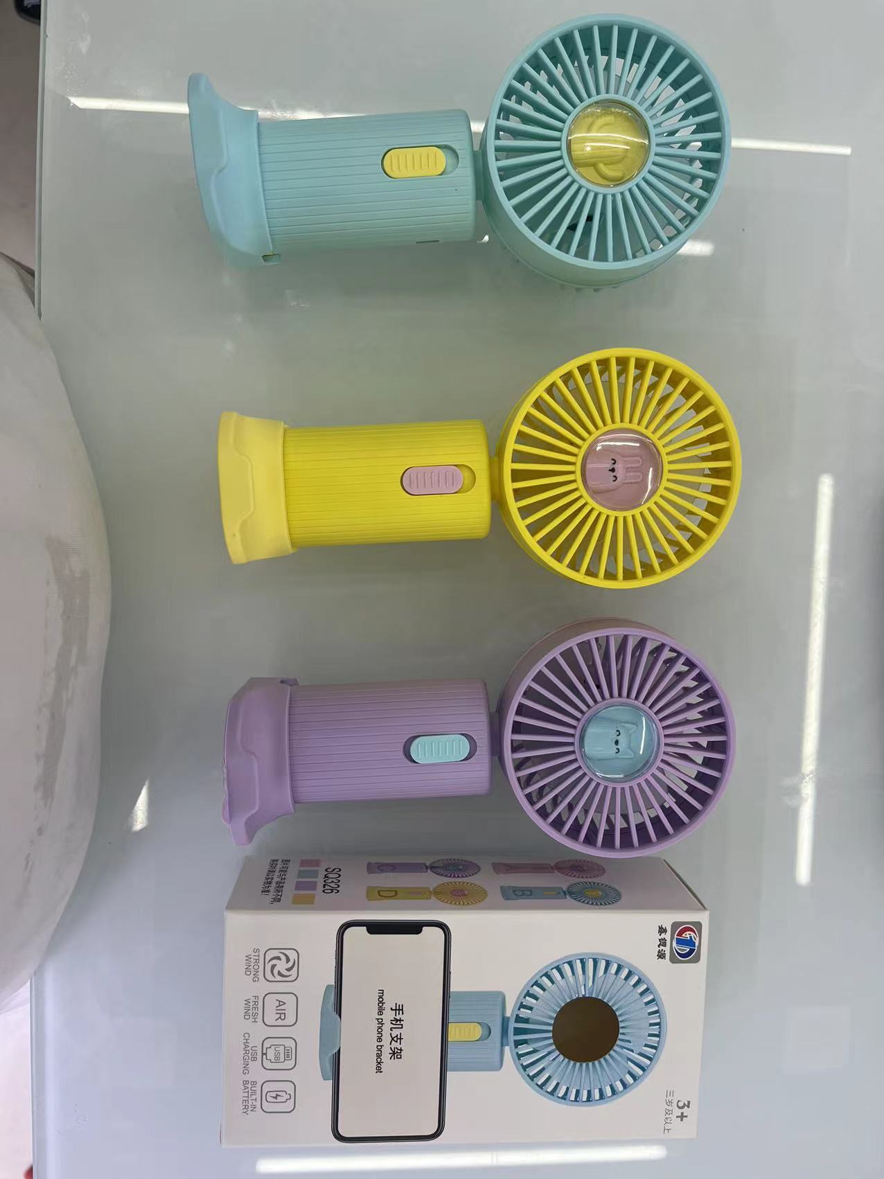 The SQ-326 mini fan has one setting and comes in four colors: purple, blue, pink and yellow. It can be used as a phone stand details Picture