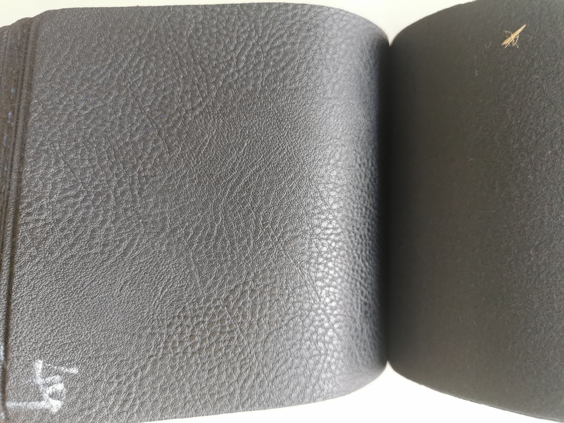 Black single-needle leather texture Application Scenario