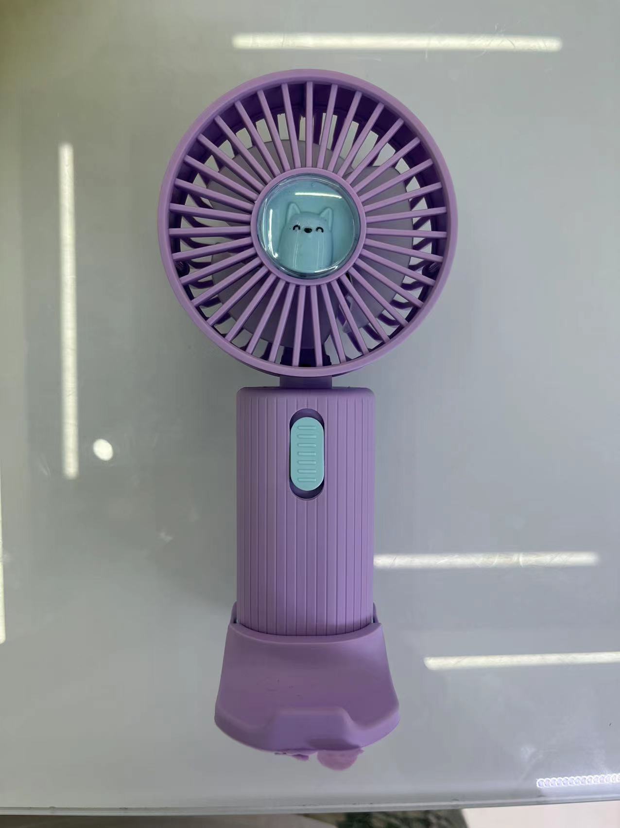 The SQ-326 mini fan has one setting and comes in four colors: purple, blue, pink and yellow. It can be used as a phone stand Specification image