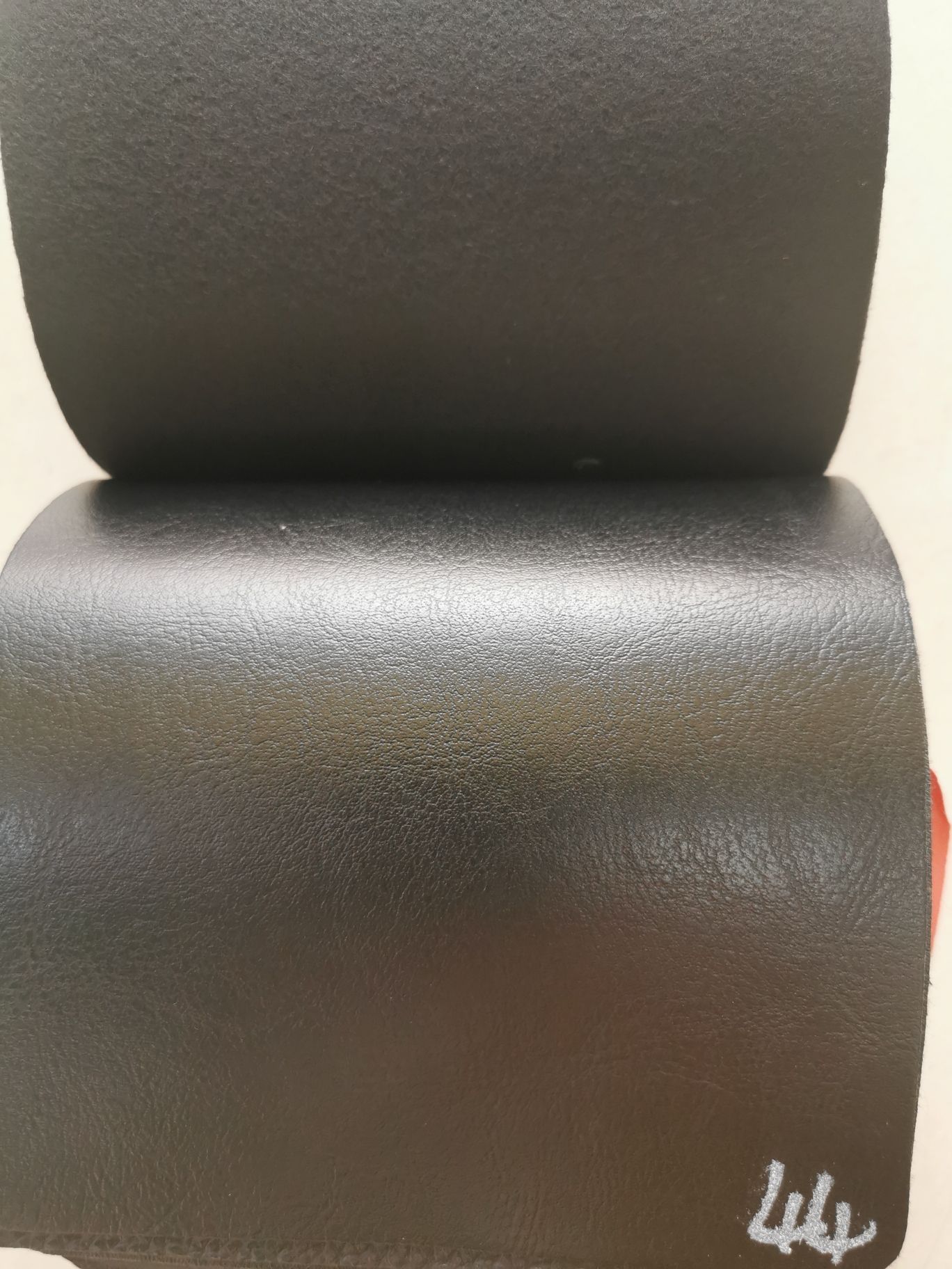 Black single-needle leather texture detail image 5