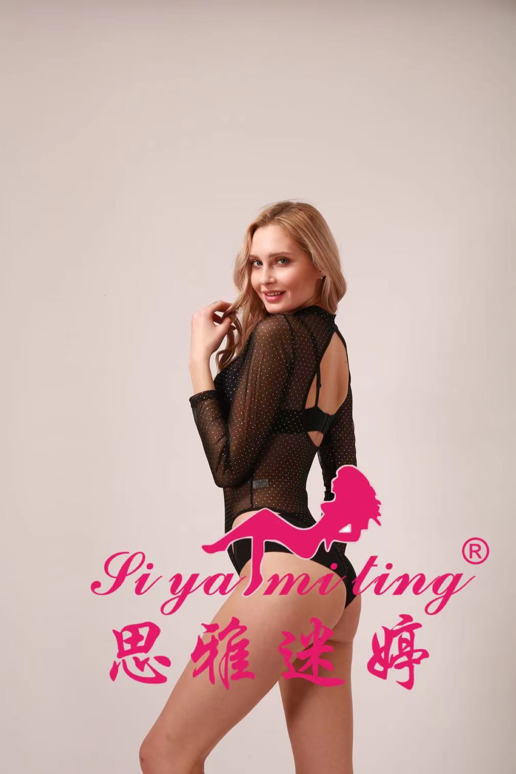Sexy lingerie with long sleeves, transparent front and back cutout, tight and eye-catching features Application Scenario