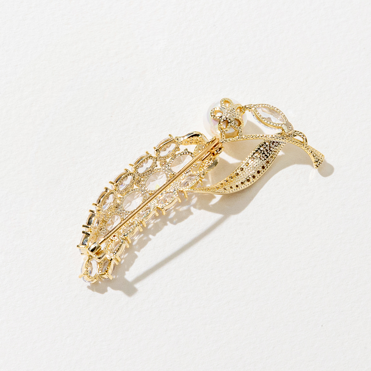 The Xuhui brand's best-selling new high-end, fashionable and stylish wheat ear brooch is versatile Application Scenario