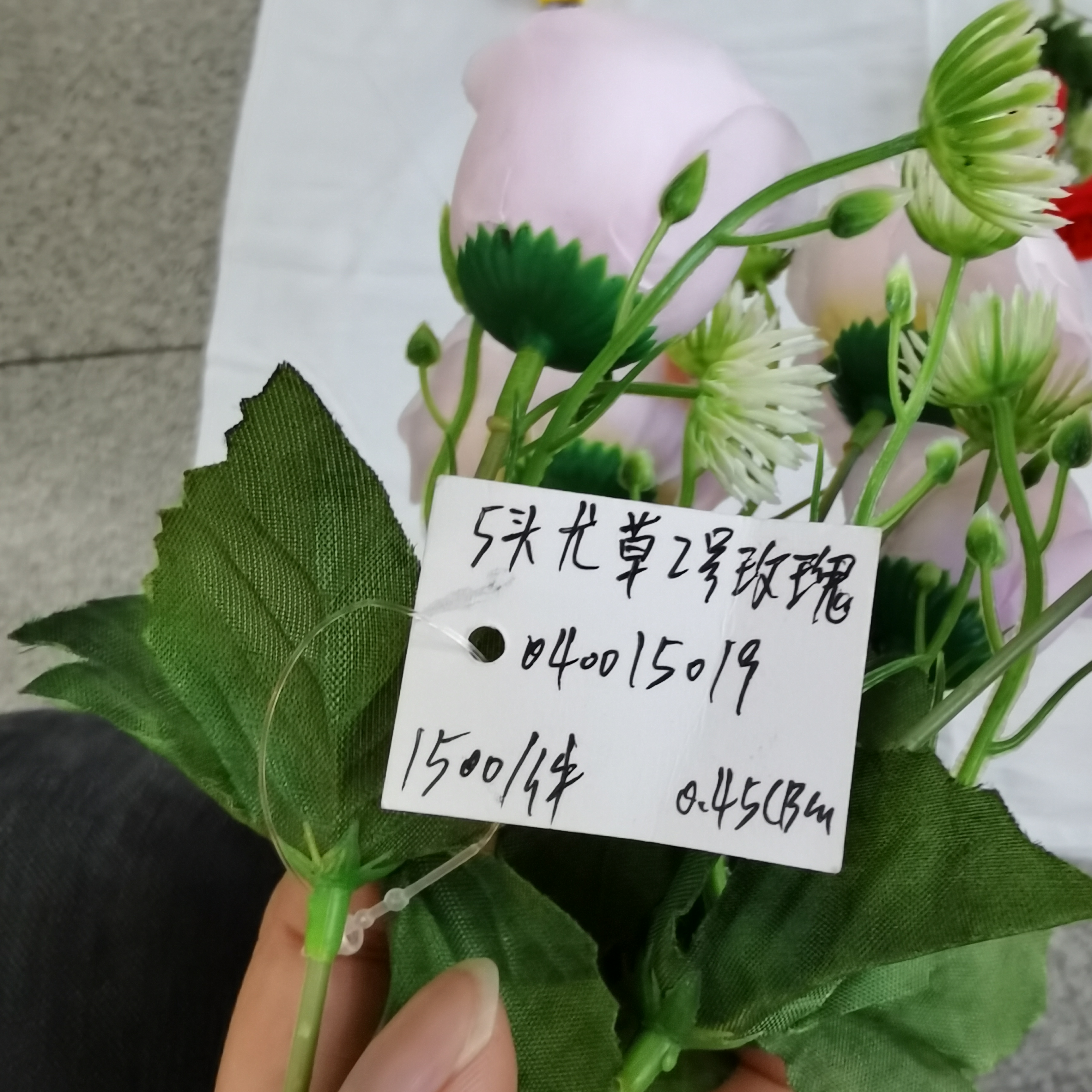 Direct sales of artificial flower manufacturers: 5-head No. 2 high-quality grass rose artificial flower bouquets Application Scenario