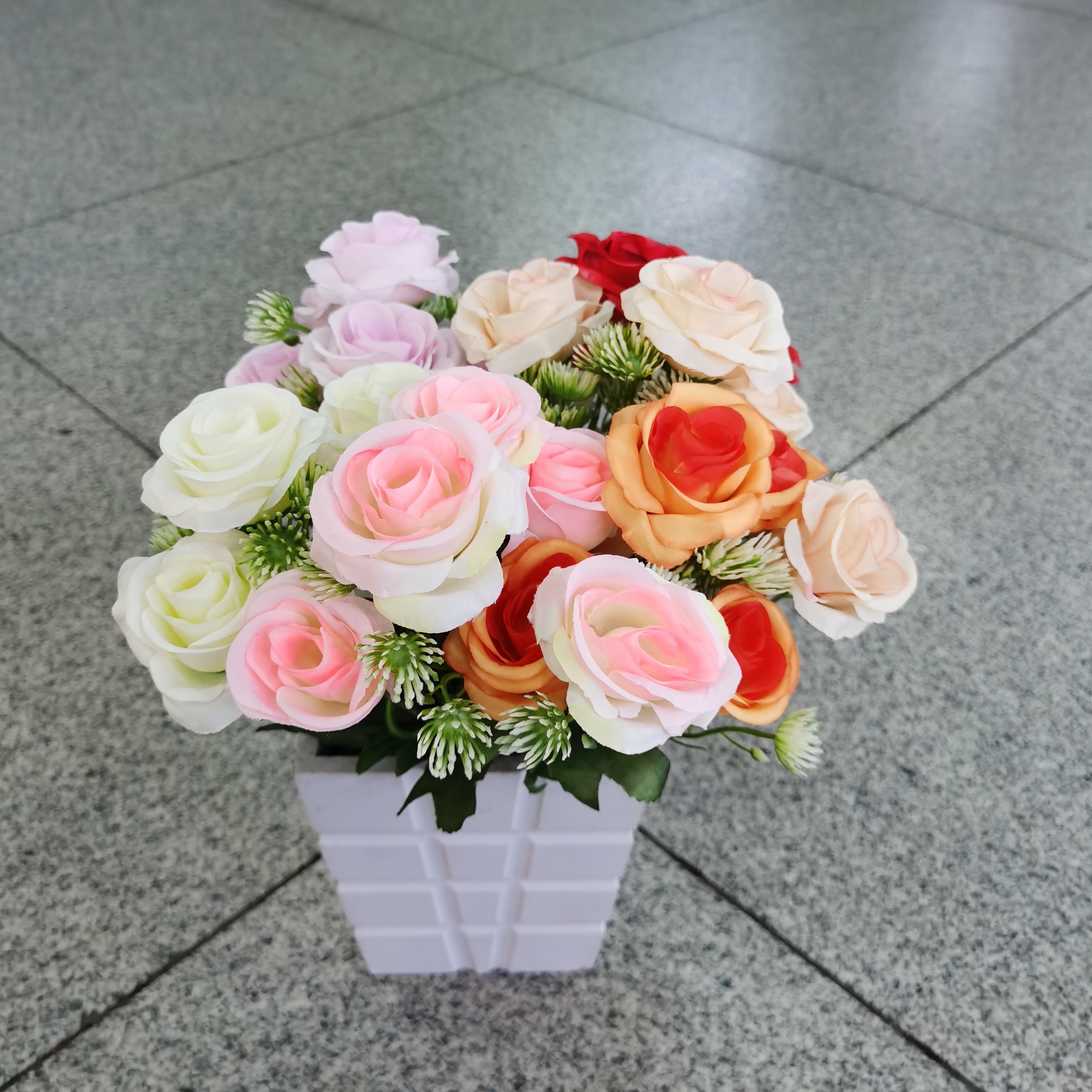 Direct sales of artificial flower manufacturers: 5-head No. 2 high-quality grass rose artificial flower bouquets Item Picture