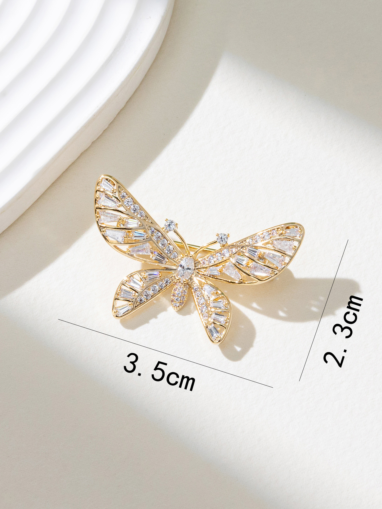 Xuhui brand's best-selling copper-plated real gold and zircon butterfly personalized brooch and pin decoration is fashionable and versatile. There are many women's styles to choose from Application Scenario