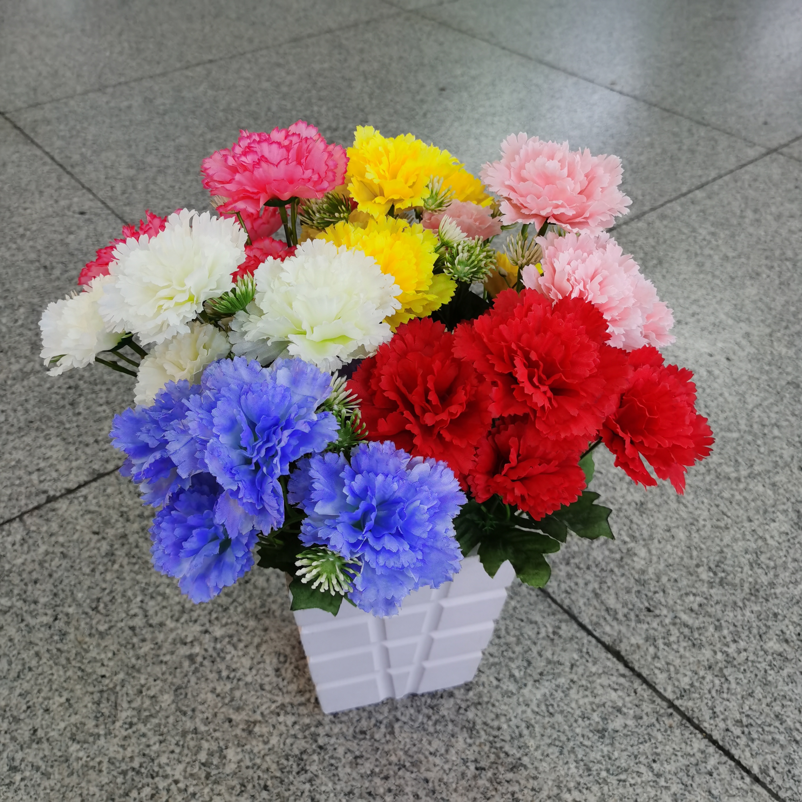 Direct sales of artificial flower manufacturers: 5-head 6-flower artificial flower bouquets and ornaments, featuring high-quality grass and large lilacs Item Picture
