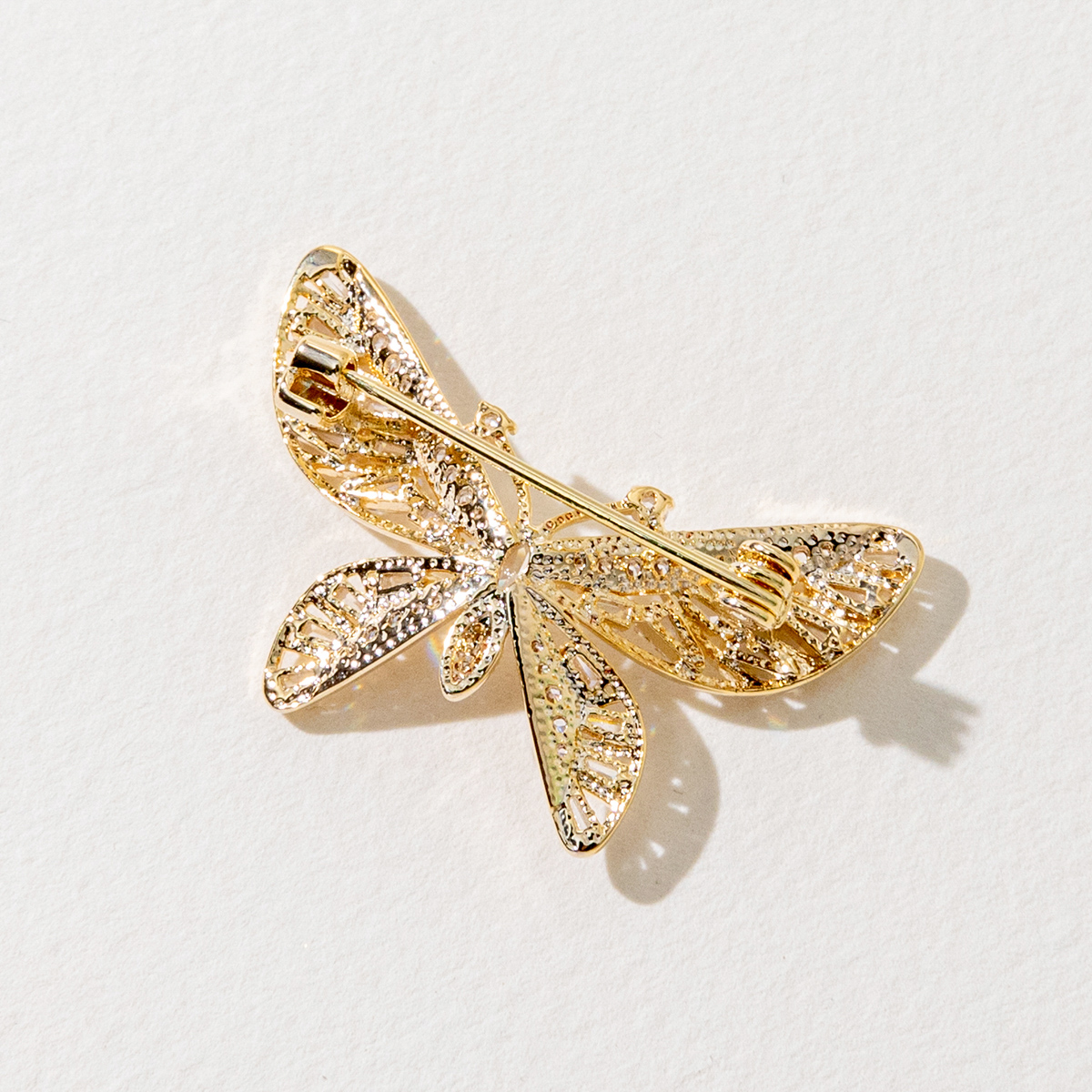 Xuhui brand's best-selling copper-plated real gold and zircon butterfly personalized brooch and pin decoration is fashionable and versatile. There are many women's styles to choose from Specification image