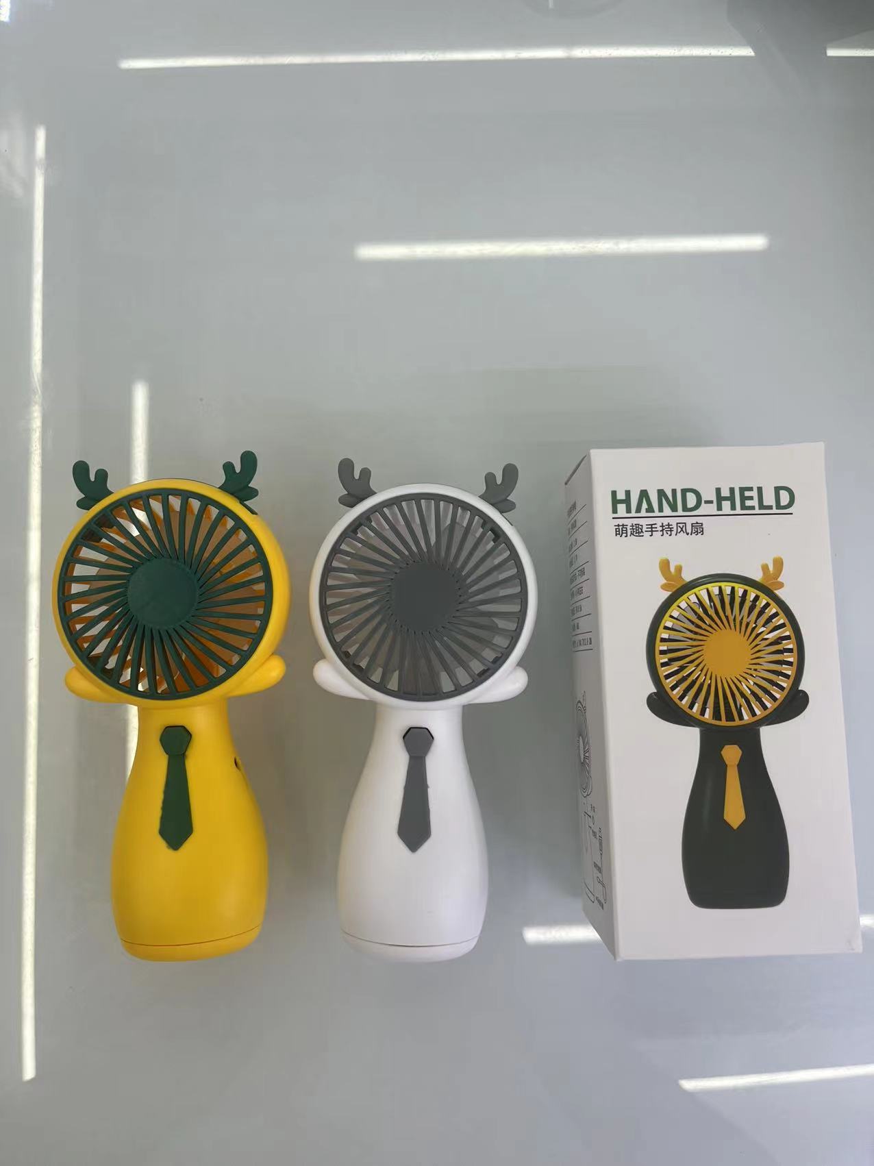 迷你充电白底实物图