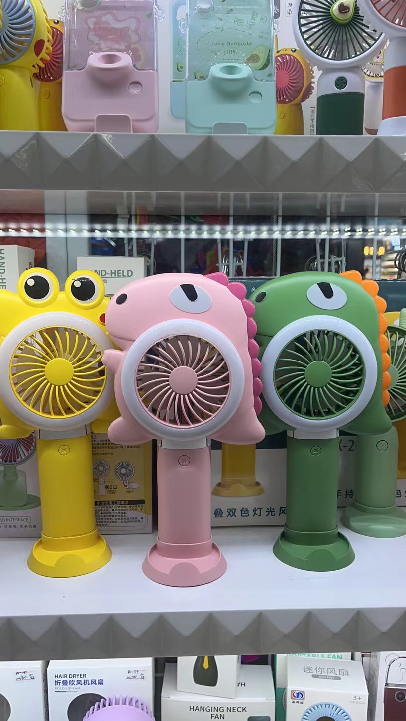 The X26 dual-color light folding fan comes in three colors: yellow, pink and green. It can be folded with three wind speeds and is convenient to carry by hand