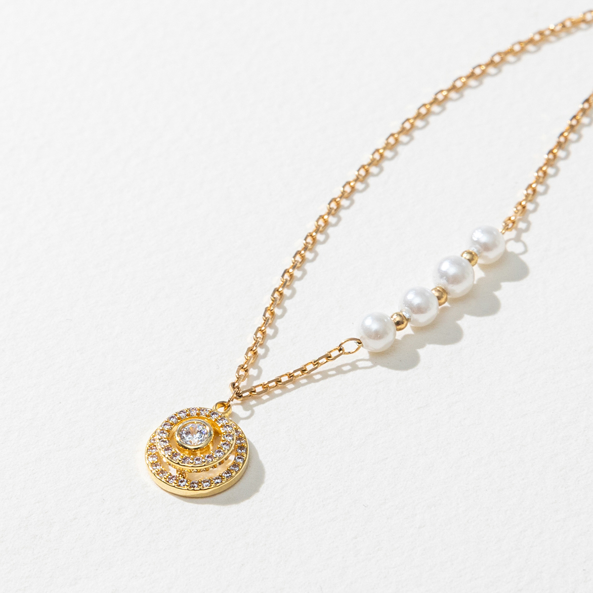 Xuhui brand bracelet, copper-plated with real gold and set with zircon, is a fashionable women's bracelet accessory. It is a trendy and versatile bracelet Specification image