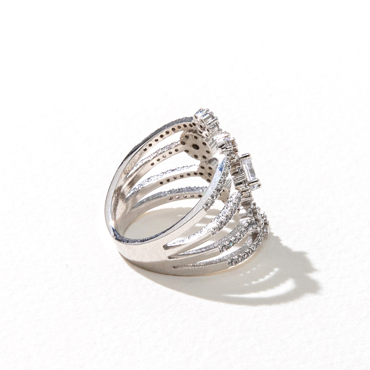 Xuhui brand classic copper-plated real gold bow multi-sided cross opening ring, simple and elegant ring Application Scenario