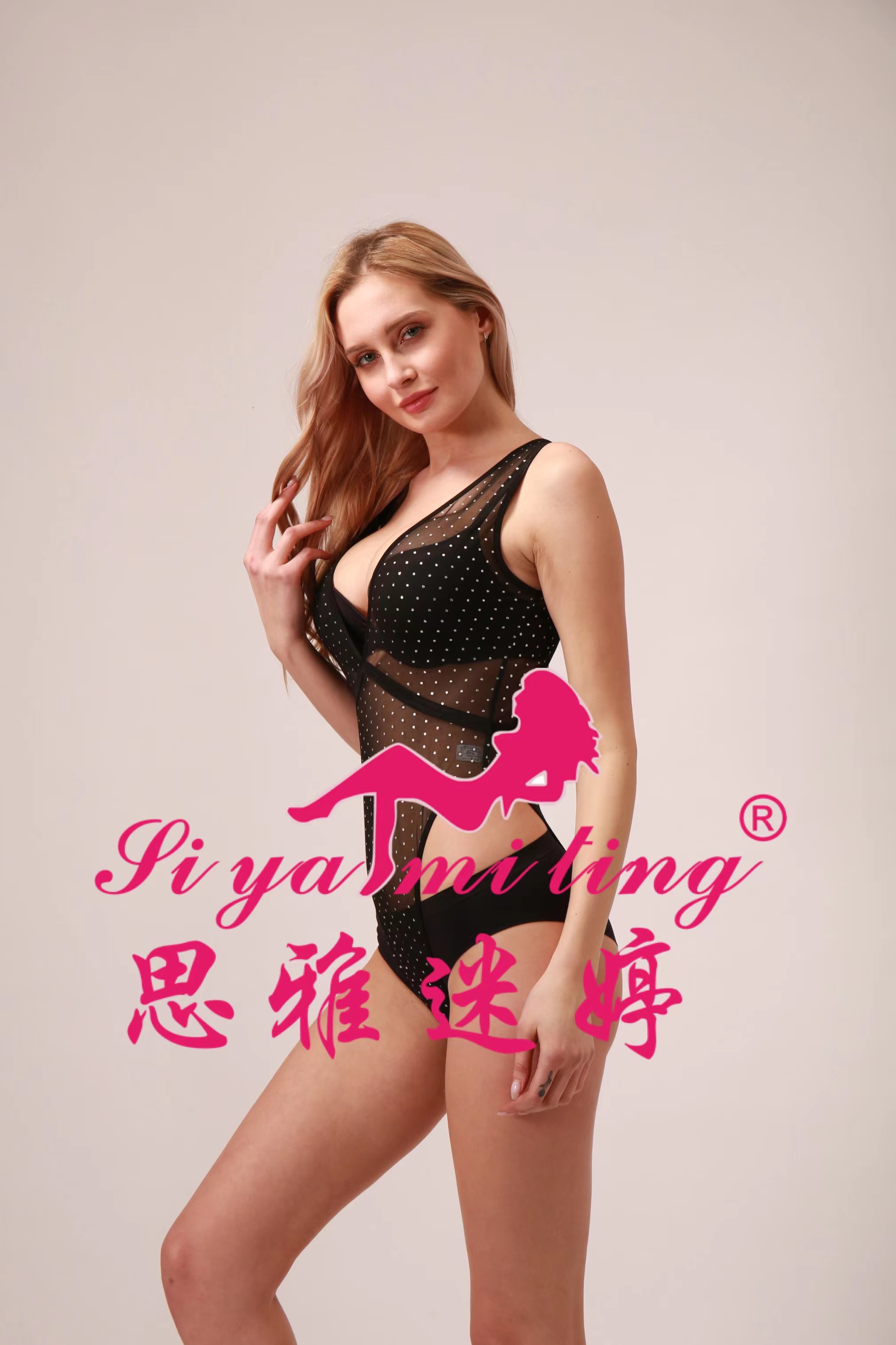 A seductive and sexy sleeveless dress with a V-neck and transparent cut-out design, which is alluring and charming, is a tight-fitting bed jumpsuit details Picture