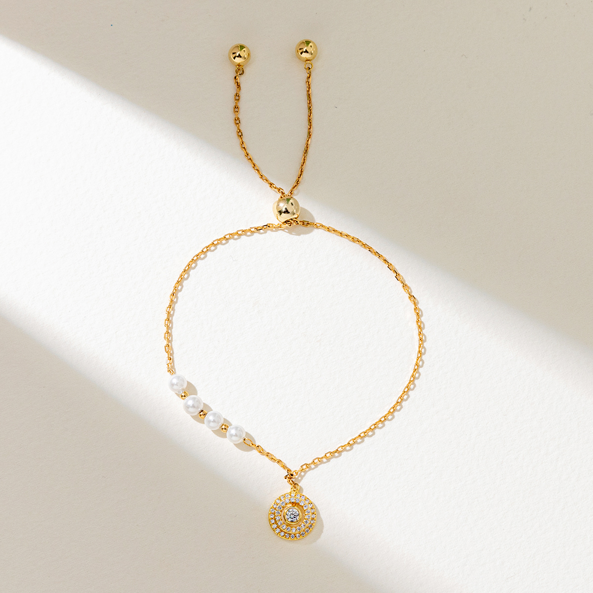 Xuhui brand bracelet, copper-plated with real gold and set with zircon, is a fashionable women's bracelet accessory. It is a trendy and versatile bracelet Item Picture