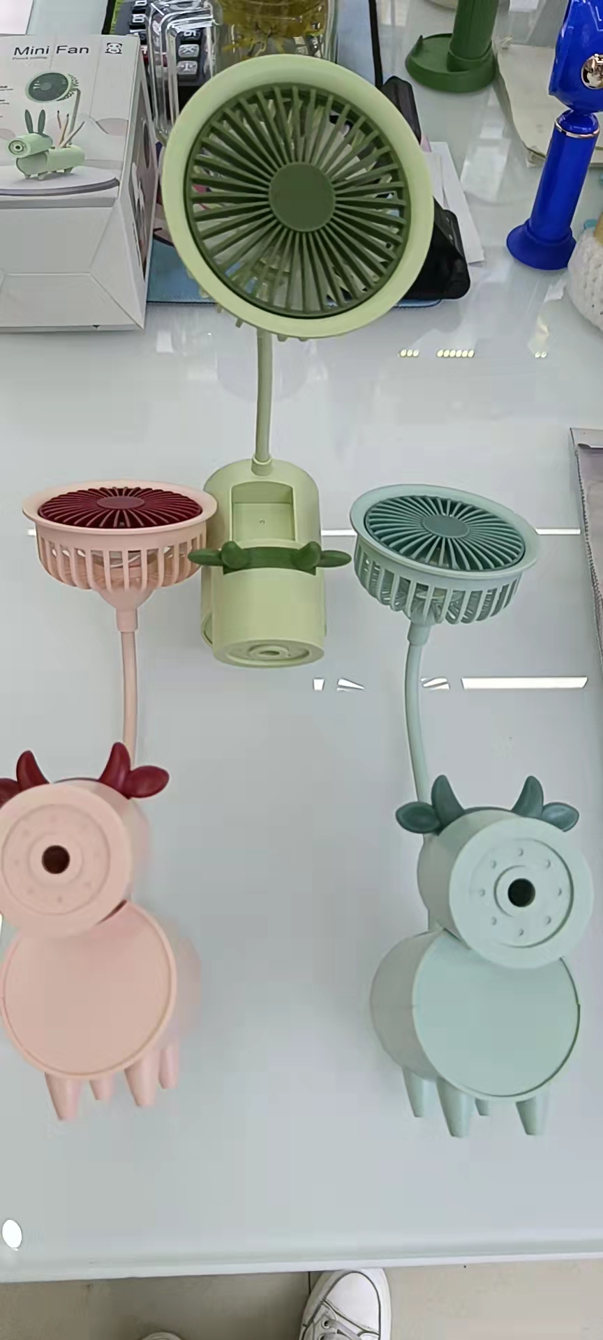The 2196AF cartoon multi-functional fan can be used to sharpen pencils and serve as a pen holder. It comes in three colors: pink, green and blue, and can be folded details Picture