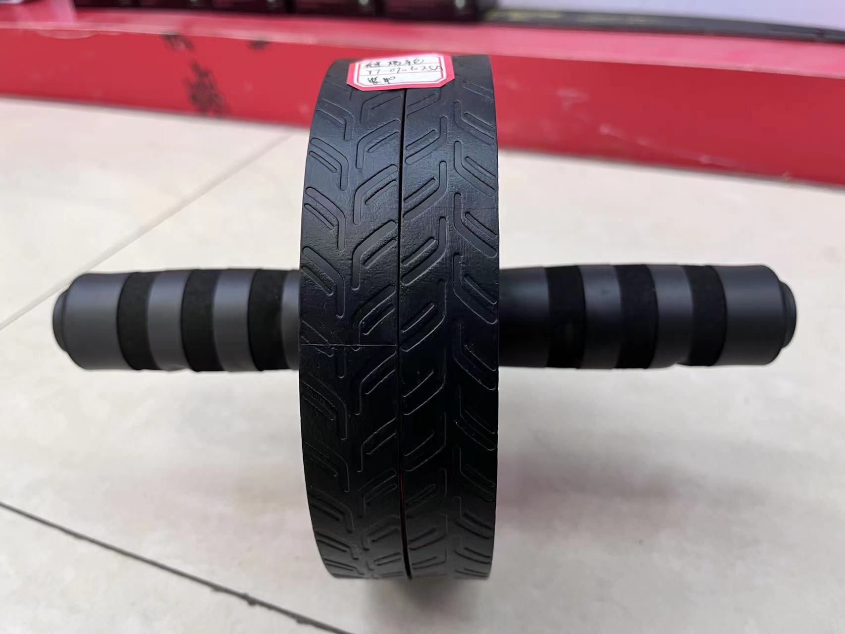 Automatic rebound abdominal wheel for sports equipment details Picture