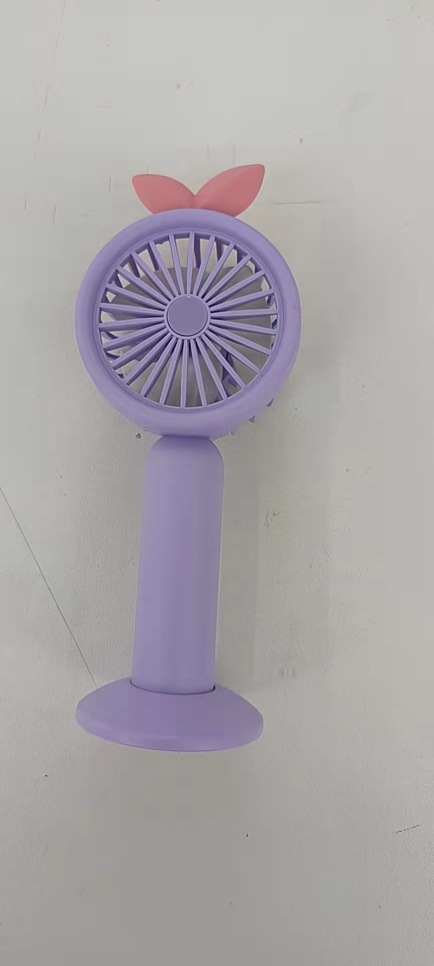 The YM88513B leaf charging fan has three wind speeds, is convenient to hold and carry on the desktop, and comes in four colors: blue, pink, green and yellow Specification image
