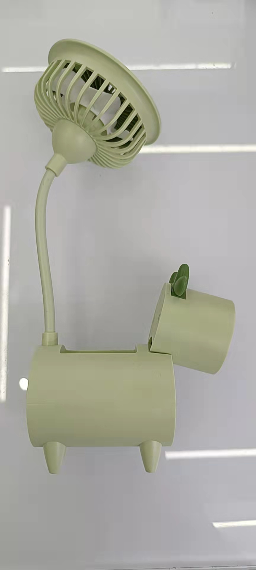 The 2196AF cartoon multi-functional fan can be used to sharpen pencils and serve as a pen holder. It comes in three colors: pink, green and blue, and can be folded Application Scenario