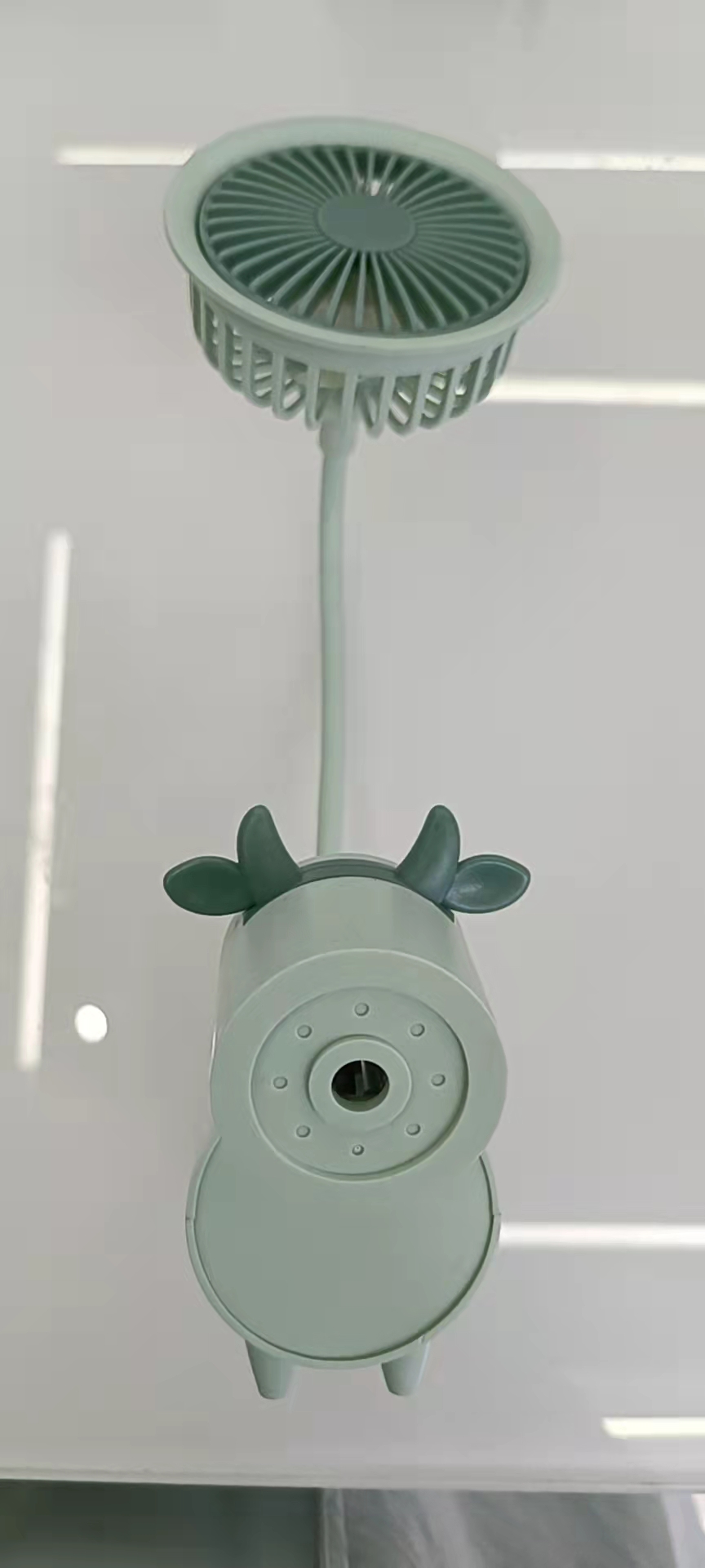 The 2196AF cartoon multi-functional fan can be used to sharpen pencils and serve as a pen holder. It comes in three colors: pink, green and blue, and can be folded Specification image