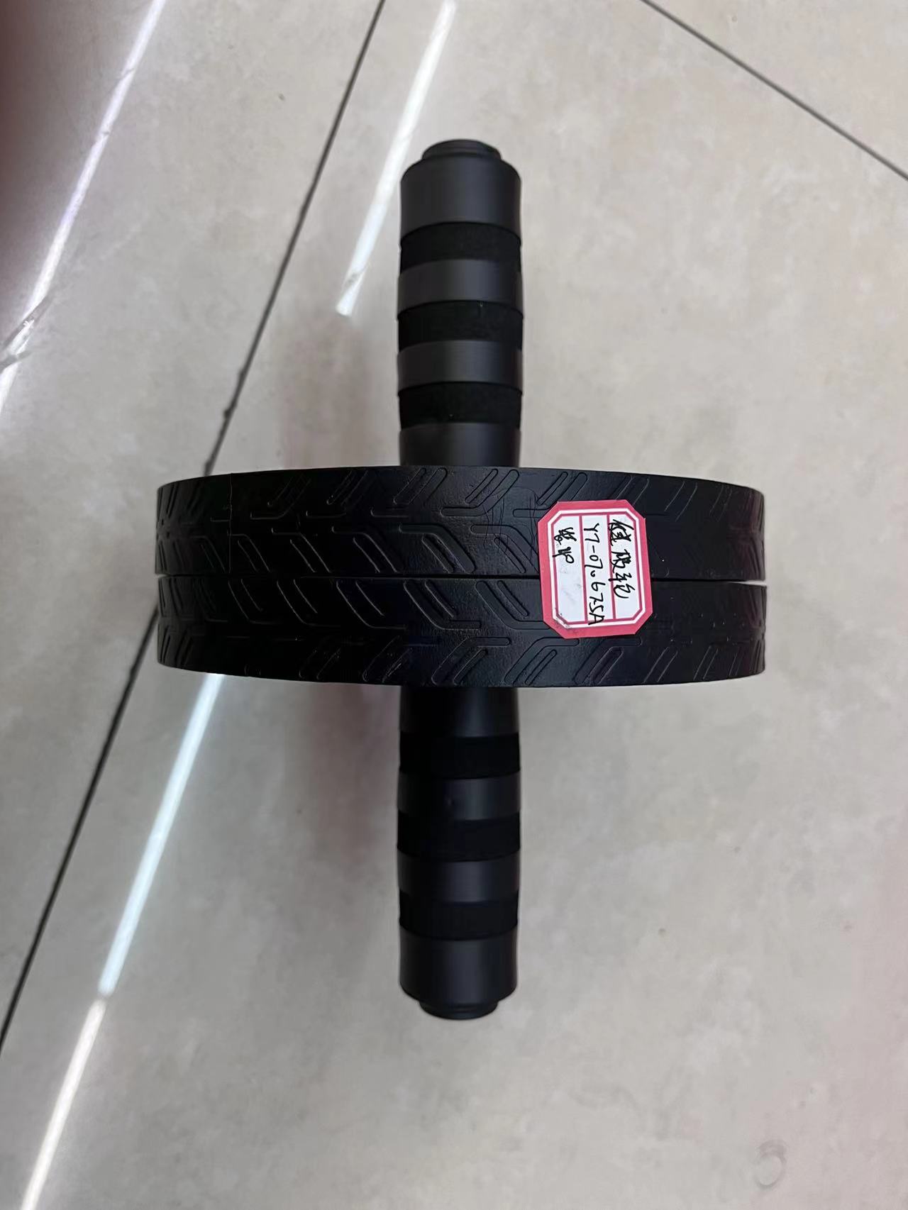 Automatic rebound abdominal wheel for sports equipment
