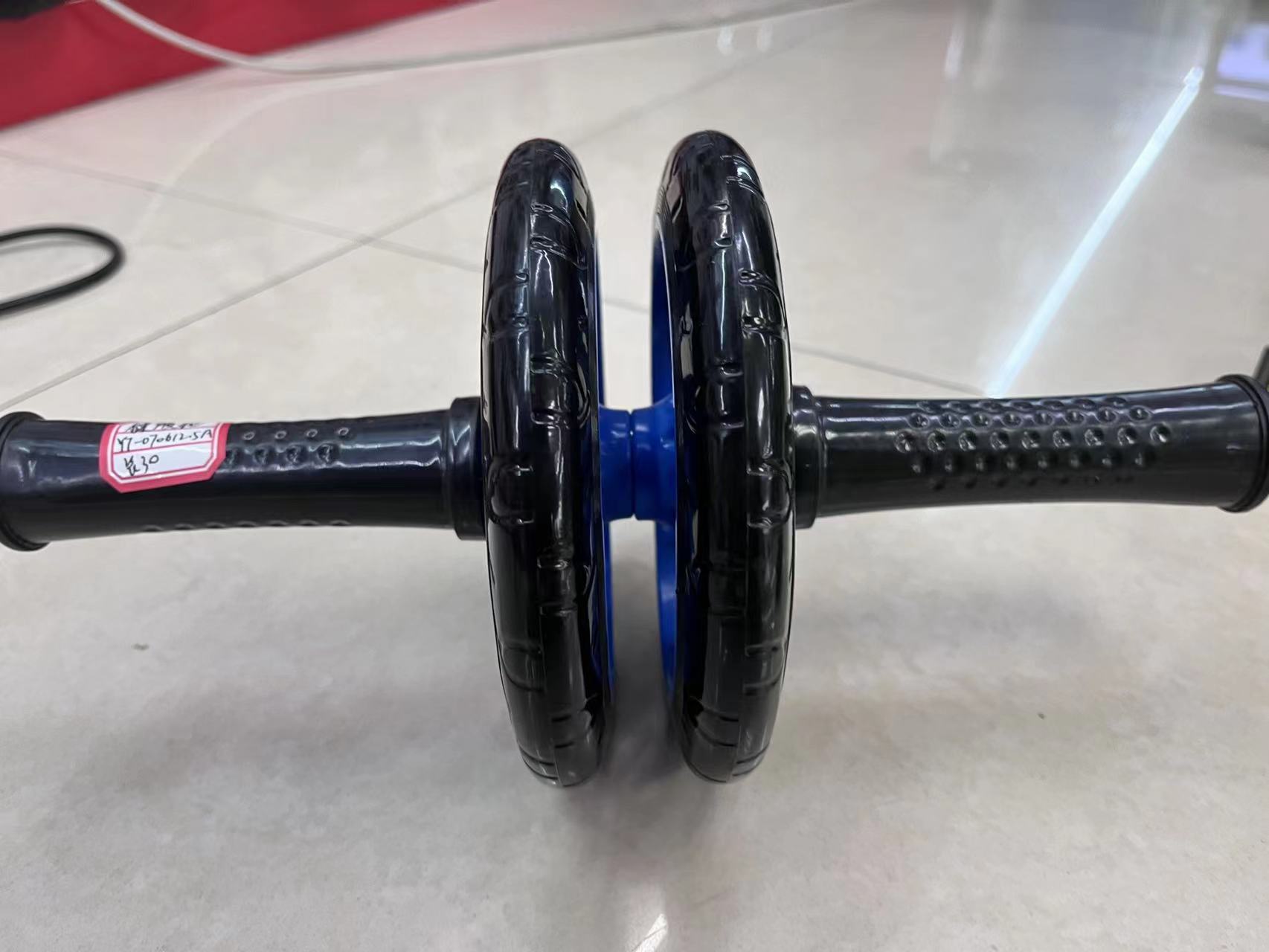 Professional abdominal fitness wheels for sports equipment are suitable for both men and women details Picture
