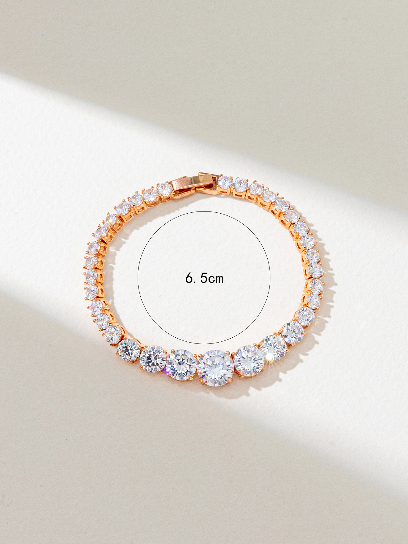 Xuhui brand's best-selling bracelet, copper-plated with real gold and set with zircon, is a fashionable women's bracelet accessory. It's a trendy and versatile bracelet for couples Specification image