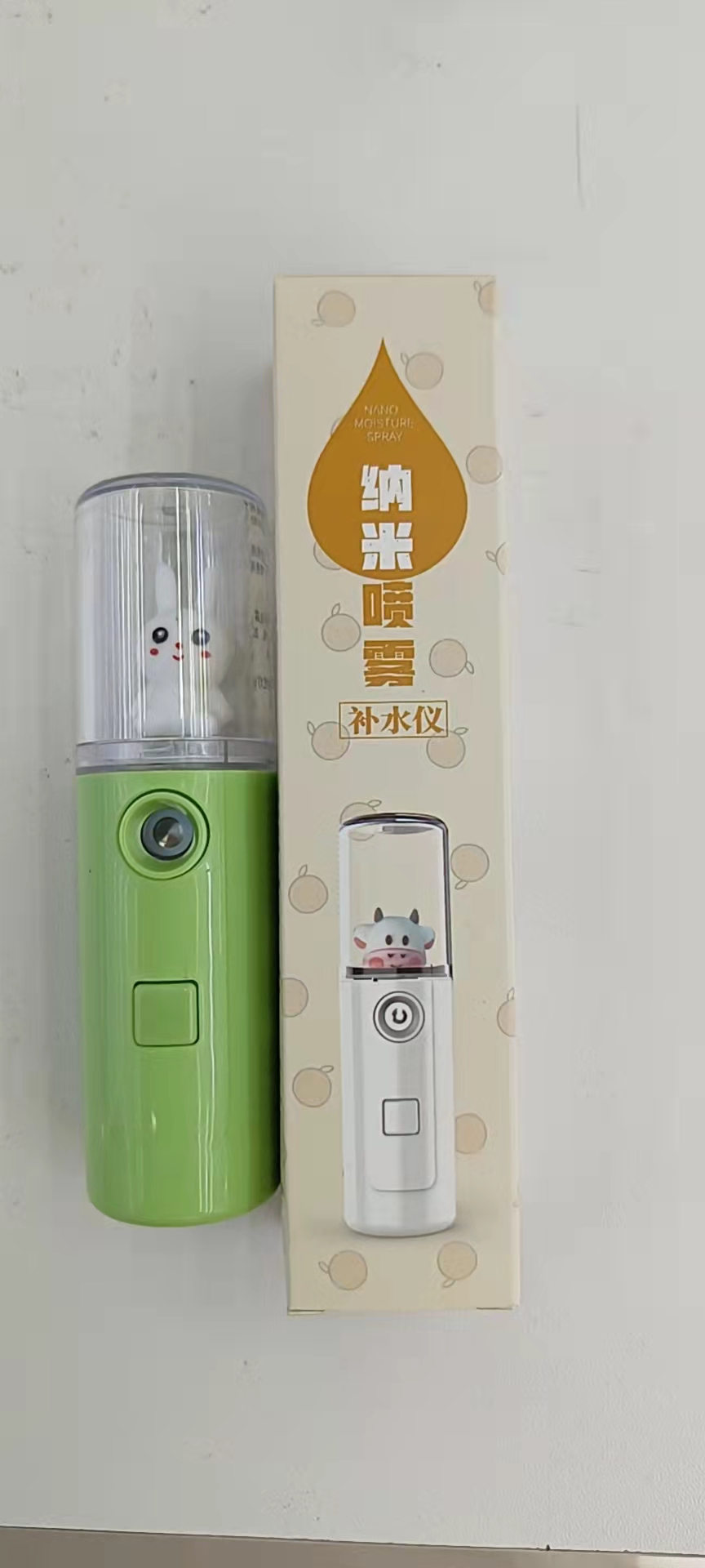 卡通补水仪白底实物图